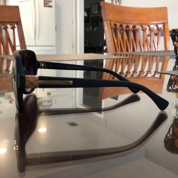 Louis Vuitton sunglasses - Picture 3 of 4